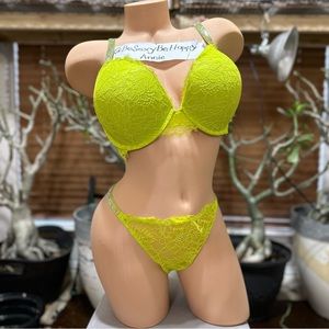 Victoria’s Secret bra set